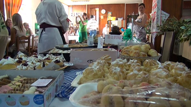 Хуманитарно дружење и изложба српских јела